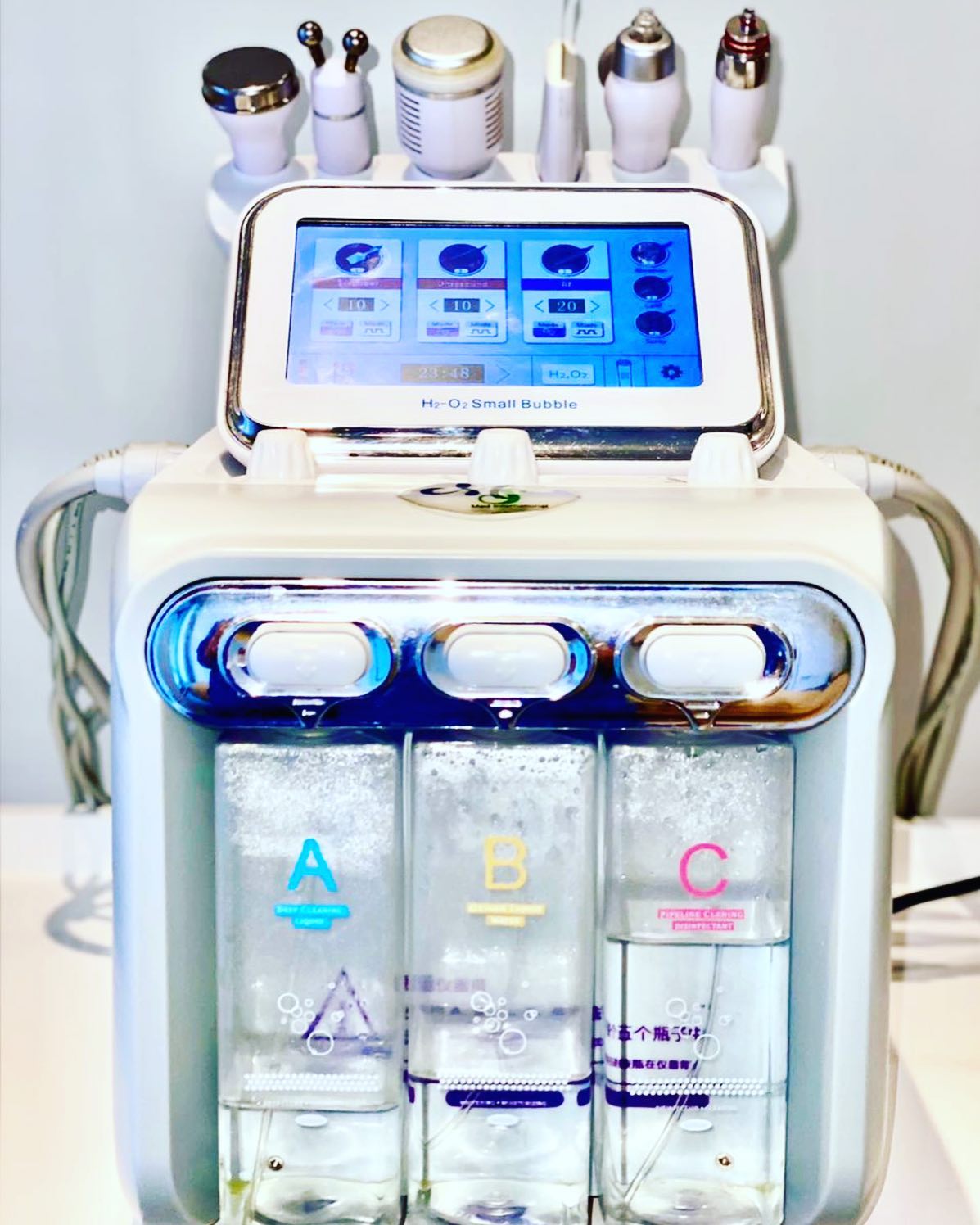 L'hydrafacial est un soin non invasif qui nettoie et exfolie la peau tout en améliorant son apparence.